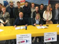 Signature partenariat Ferme d'Echinghen en lien avec la section PCM2S